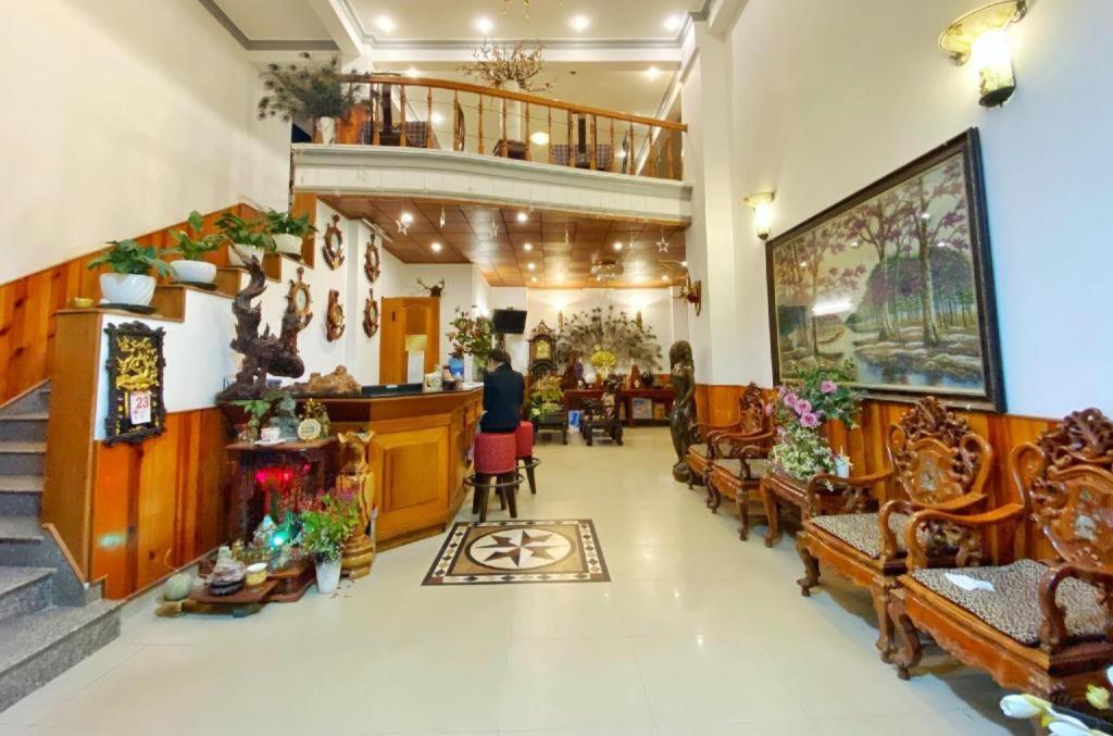 Gold Night Hotel Dalat Bagian luar foto