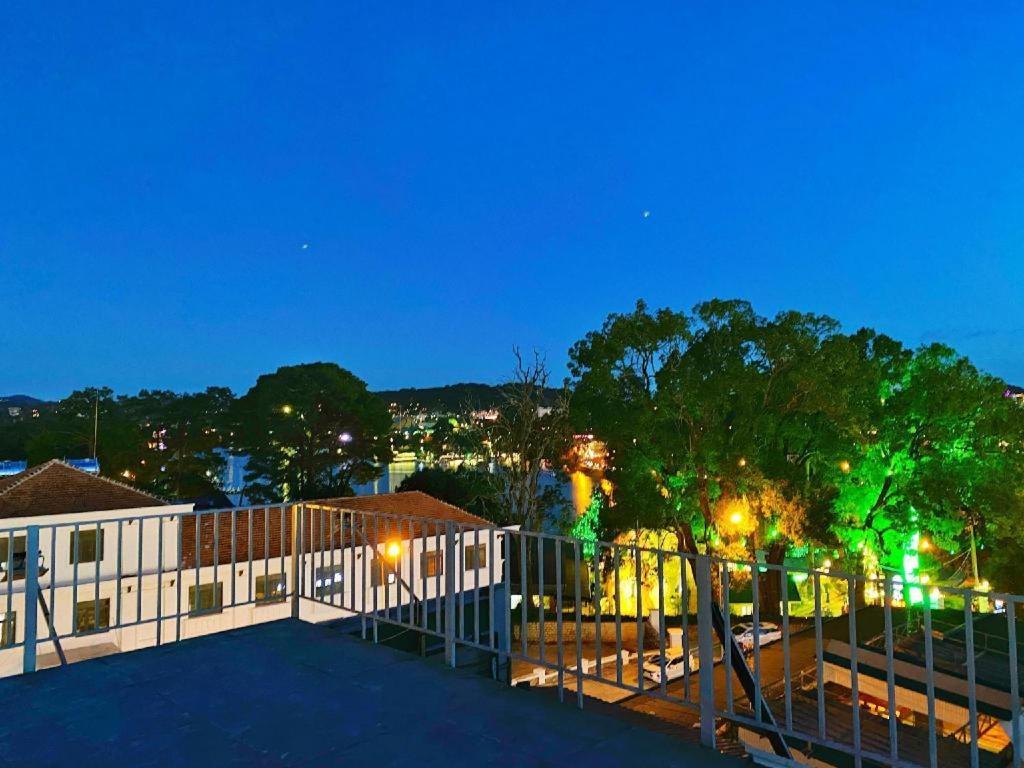 Gold Night Hotel Dalat Bagian luar foto