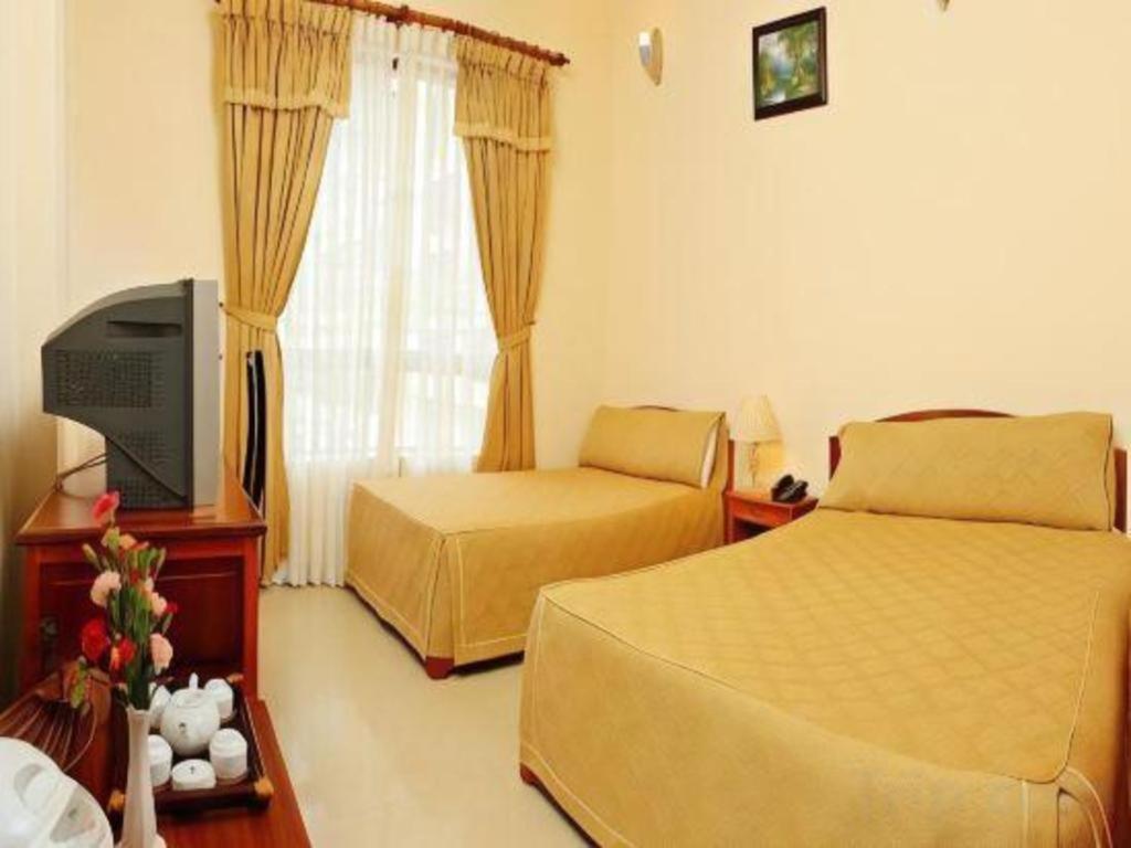 Gold Night Hotel Dalat Bagian luar foto