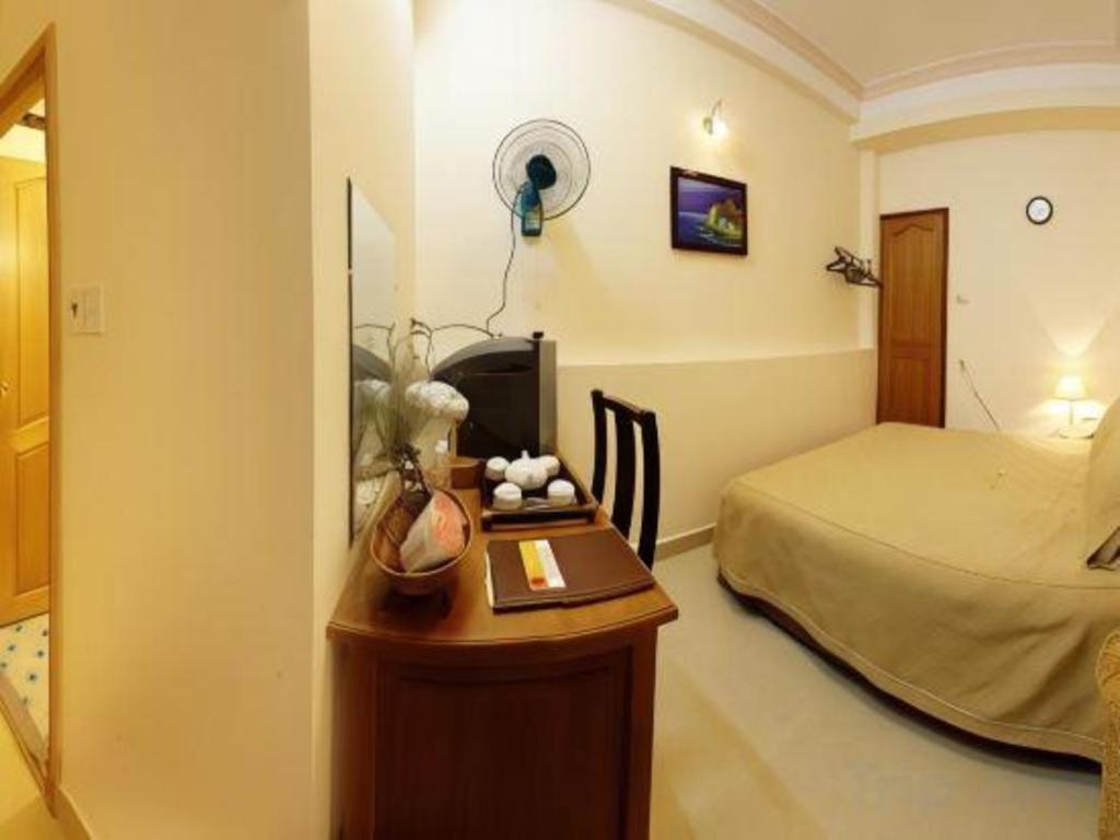 Gold Night Hotel Dalat Bagian luar foto