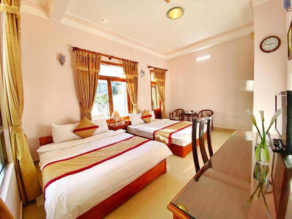 Gold Night Hotel Dalat Bagian luar foto