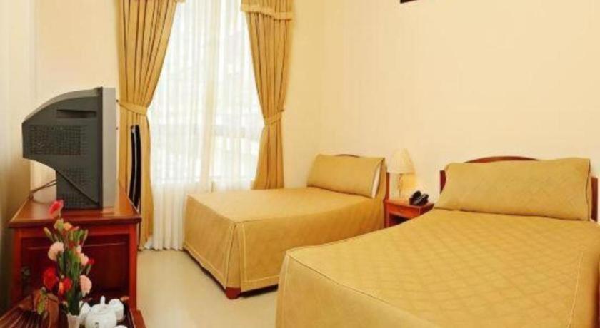 Gold Night Hotel Dalat Bagian luar foto