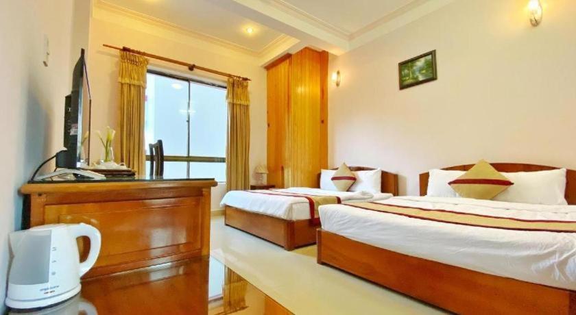 Gold Night Hotel Dalat Bagian luar foto