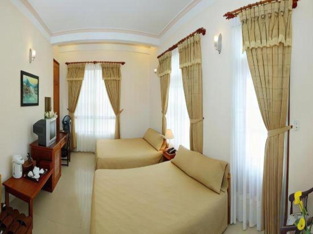 Gold Night Hotel Dalat Bagian luar foto