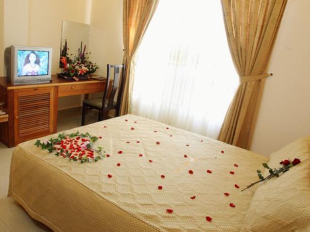 Gold Night Hotel Dalat Bagian luar foto