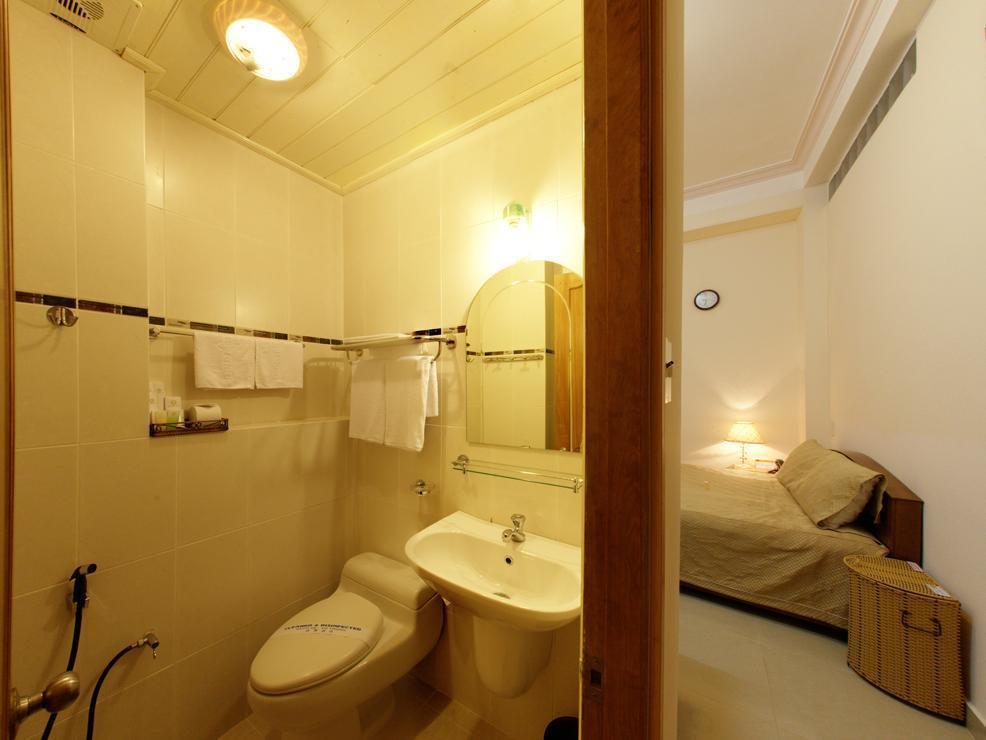 Gold Night Hotel Dalat Bagian luar foto
